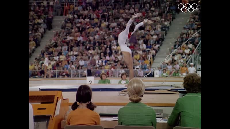 Ретро упражнения на брусьях