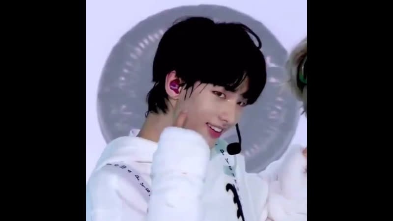 Тык в щечку