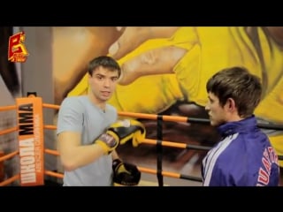 Муай тай контратака коленом и локтем на удары передней рукой