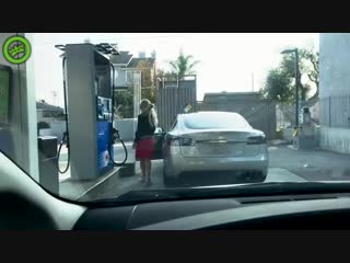 Блондинка и тесла