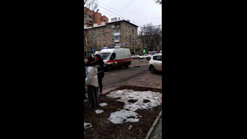 Авария на пересечении ул университетской и пр ватутина 12 12 2019 донецк