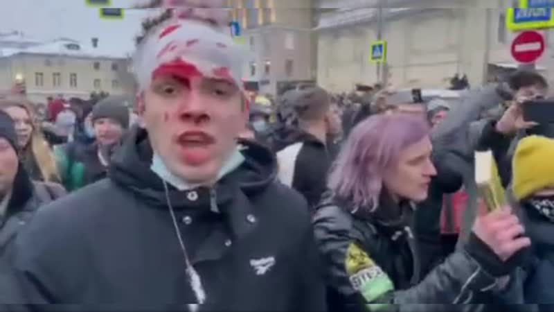 Ряженый провокатор, попал в объективы только нужных фотокоров и операторов