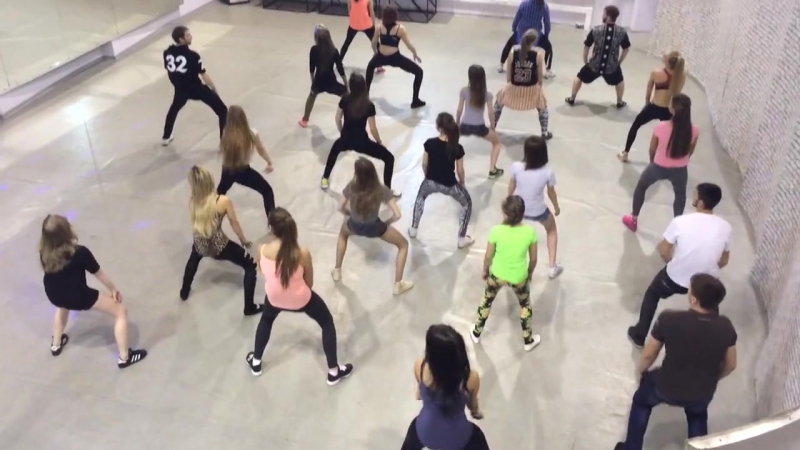 Танцевальное направление booty/twerk разминка ;)