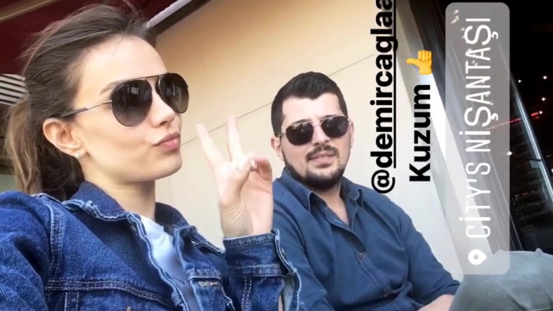 Чагла (бану), с другом