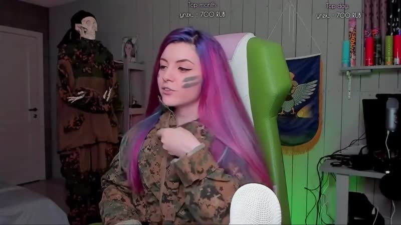 Оляша показала не плоскую грудь на стриме / твои блогерши