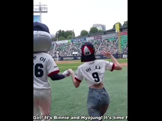 Oh my girl binnie butt and smol waist ( with some hyojung)