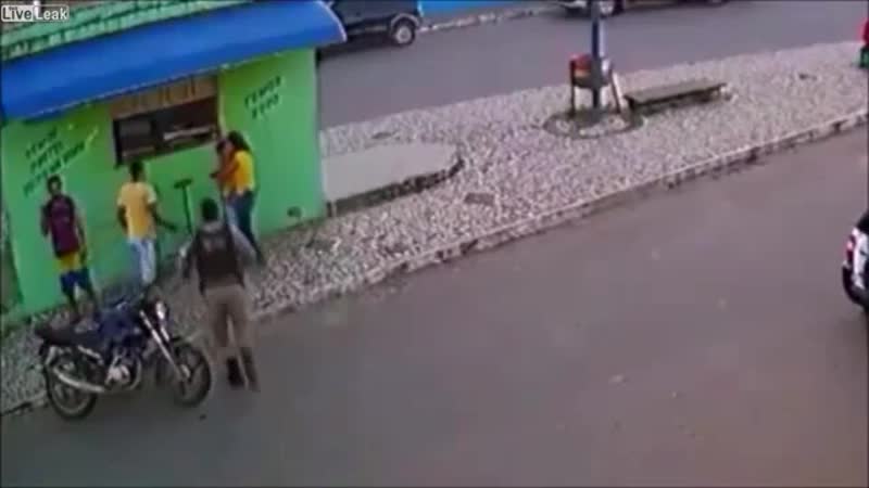 Rapist tries to porn mother and her sex in front of a police station