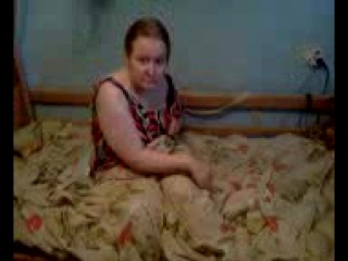 Полностью парализованная девушка сама поднимается на кровати и ложится