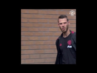 Three changes to the mufc side, with starts for lindelof, fellaini and alexis! here are the boys arriving at burnley earlier