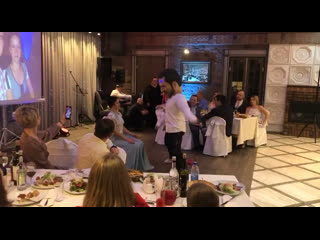 Подарок сюрприз/комичный стриптиз