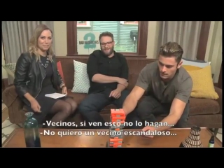 Buenos vecinos 2 zacefron chloegmoretz and sethrogen proved they are masters at jenga