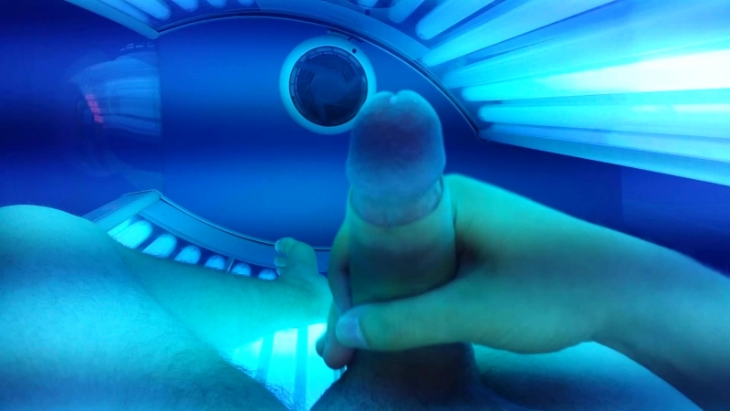 Подписчик дрочит в солярии 2