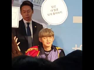 The sign on yeonjuns head says you like my face a lot, right yes we do @txt members @txt bighit