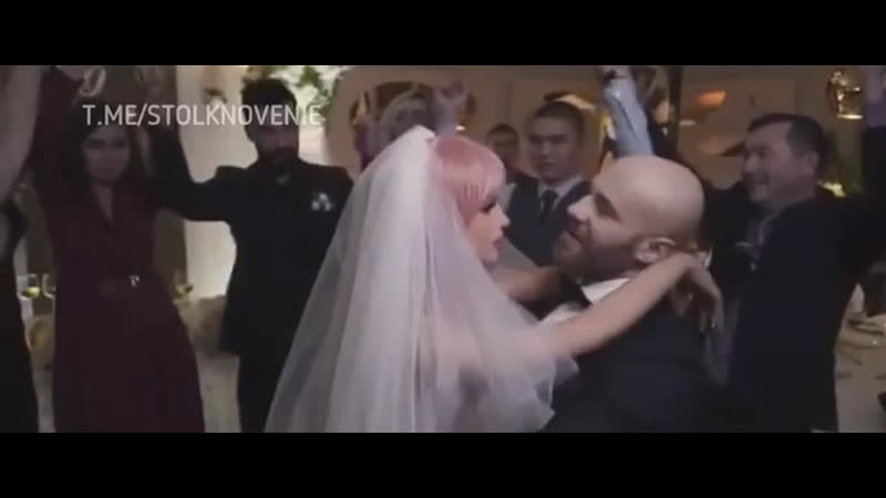 Казахский бодибилдер юрий толочко осуществил свою мечту и взял в жёны секс куклу