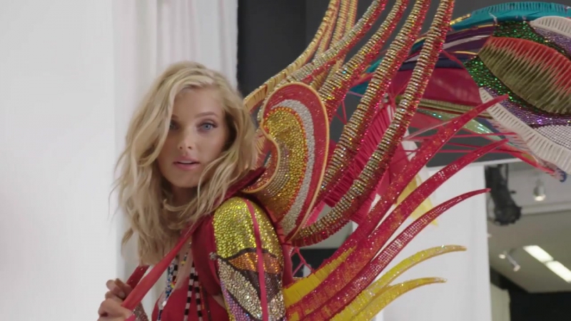 Vsfs 2017 swarovski look presented by elsa hosk