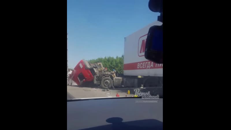 Авария с двумя фурами на въезде в аксай ростов на дону главный