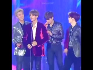 Look at yoongis whipped smile when taehyung was told to give a speech 뷔슈