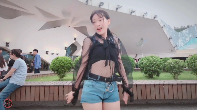 [kpop in public challenge] chungha(청하) love u dance cover from taiwan