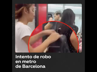 Chica intenta robar cuando ingresa al metro de barcelona