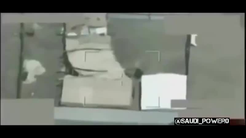 قصف معسكر ومخزن اسلحه تابع لعناصر الميلشيات الحوثيه فـي محور كتاف دخلو المعسكـر وطلعـو م