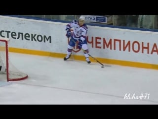 Херсли мощным броском рвет сетку