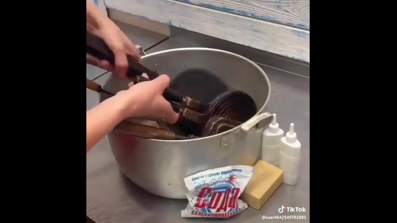 Чистим посуду проверено веками