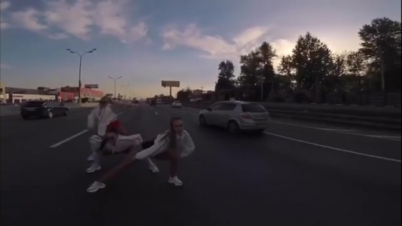 Жена муниципального депутата перекрыла мкад ради своего клипа