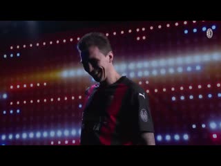 ️ lights, camera, action the making of @mariomandzukic9 in rossonero ️ readytounleash sempremilan