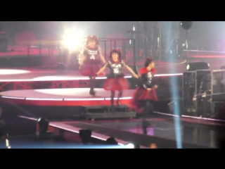 Su metal s slip at the tokyo dome black night babymetal