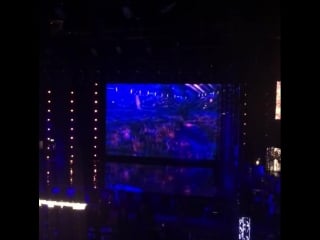 A snippet of louis from 2010 is shown on the screen amongst other previous contestants before the auditions commence