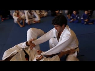 Rolles gracie sit up sweep with arm trap