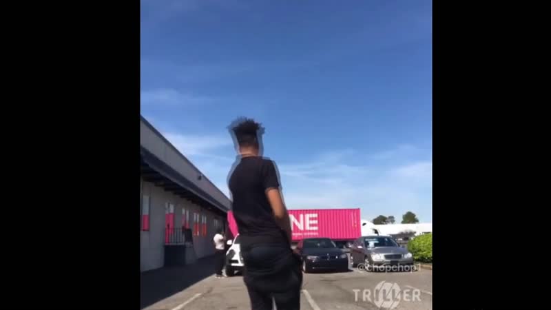 Нле чапа совсем ебанулся со своей духовностью и пустился в пляс