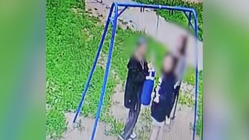 Молодые девахи спёрли боксёрскую грушу real video