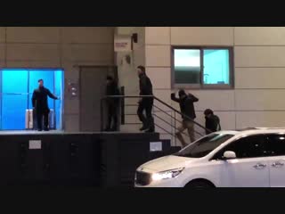 [fancam] 190113 kai arriving at coex artium for his birthday party cr zkdl only