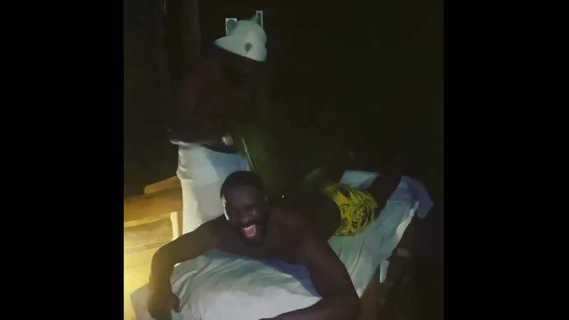 Дерек чисора со своим другом в бане передают привет александру усику 😅