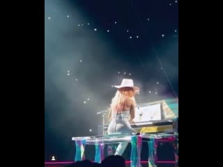 "1000 doves" by lady gaga (fanmade)