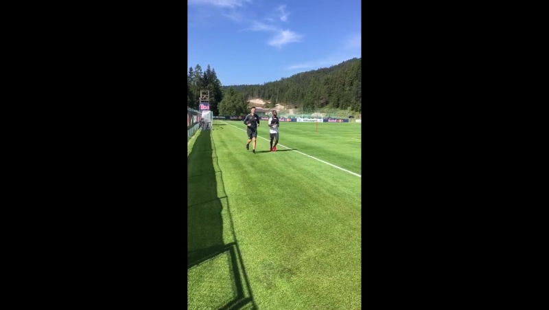 Auch naby #keita, der gestern beim training auf dem platz fehlte, dreht heute wieder seine runden!