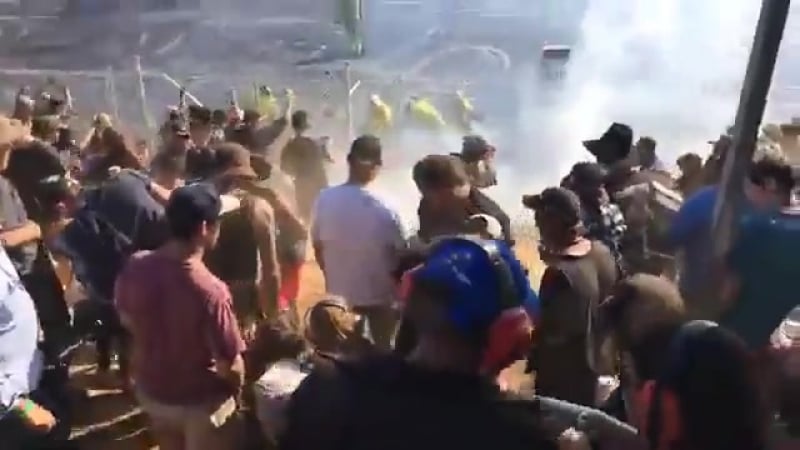 В австралии гонщик облил зрителей горящим топливом