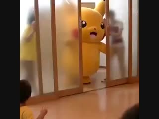 Dojoon trying to get back into the dorm after woosung kicked him out again