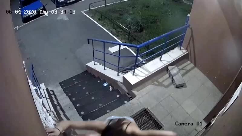 В оренбурге парень с девушкой ночью устроили дебош, 2