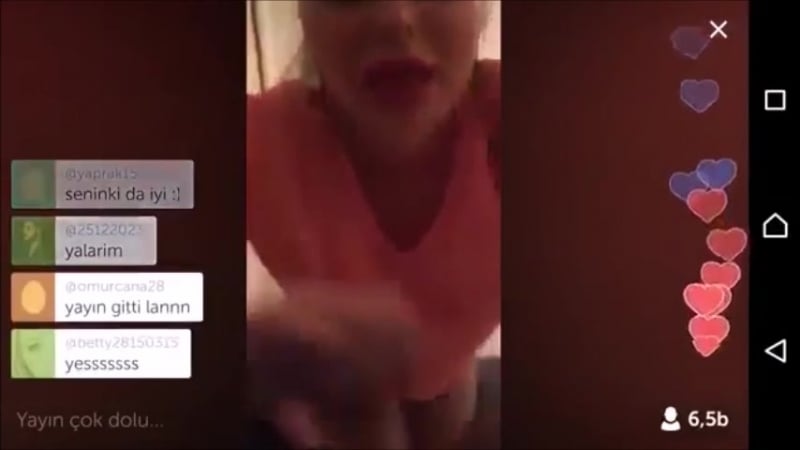 Periscope sexy 18 sarhoş türk kızı kalça show ve twerk yapıyor  