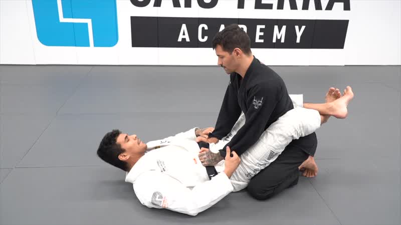 Rudson mateus hip switch sweep vs opponent trying to open the guard with the knee on the middl