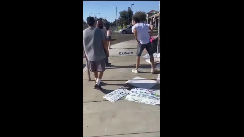 Белые сторонники blm напали на негра