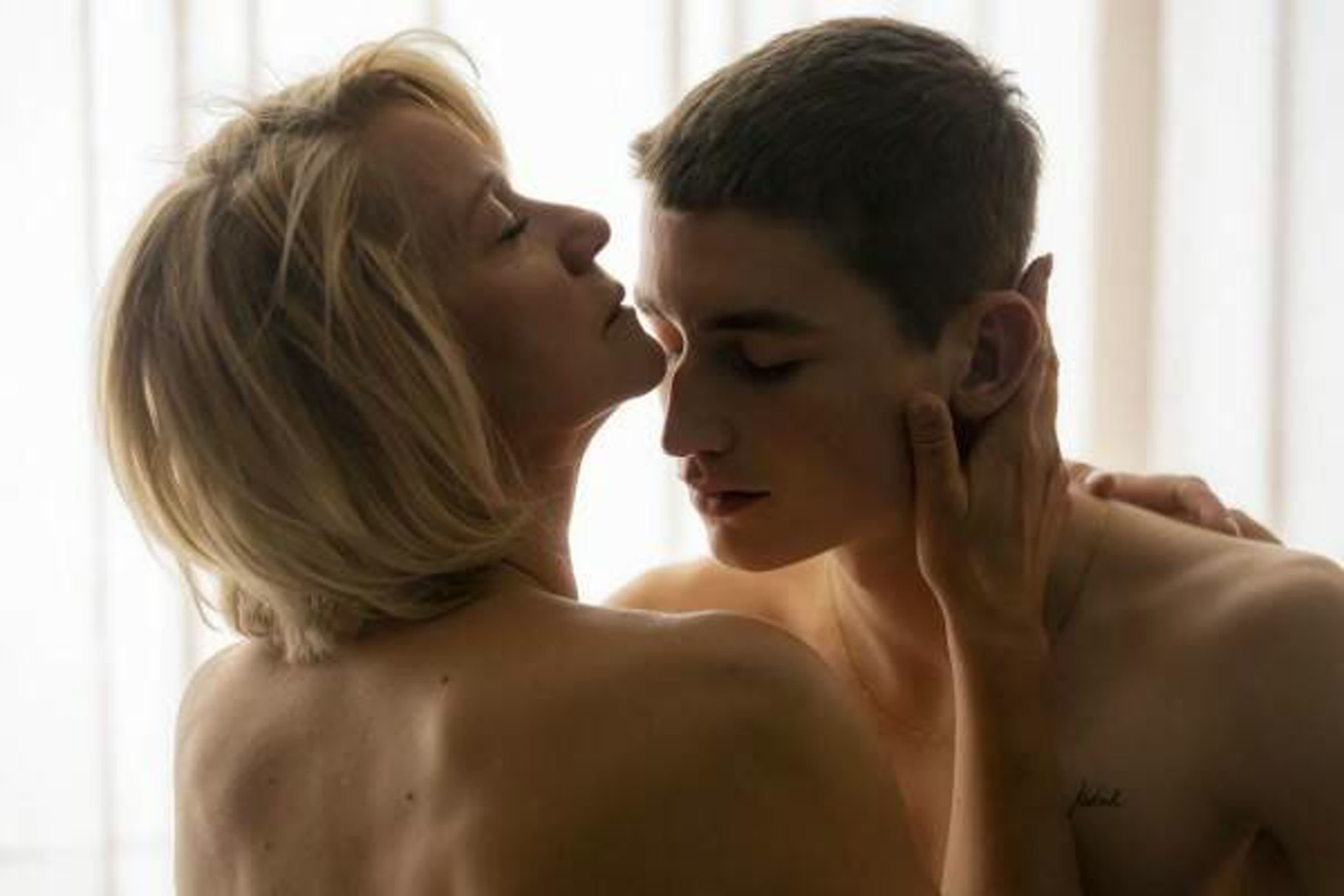 Азиат әйелдерімен порно