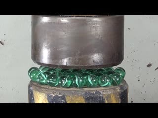 200 tons of hydraulic pressure collided with dozens of glass balls, crushed