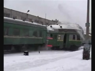 Поезд врезается в тупик