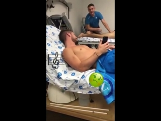 Video tonelli mertens canta nello spogliatoio durante i massaggi