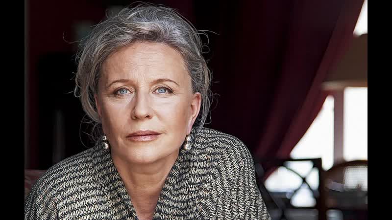 Кристина янда читает стихотворение анны ахматовой