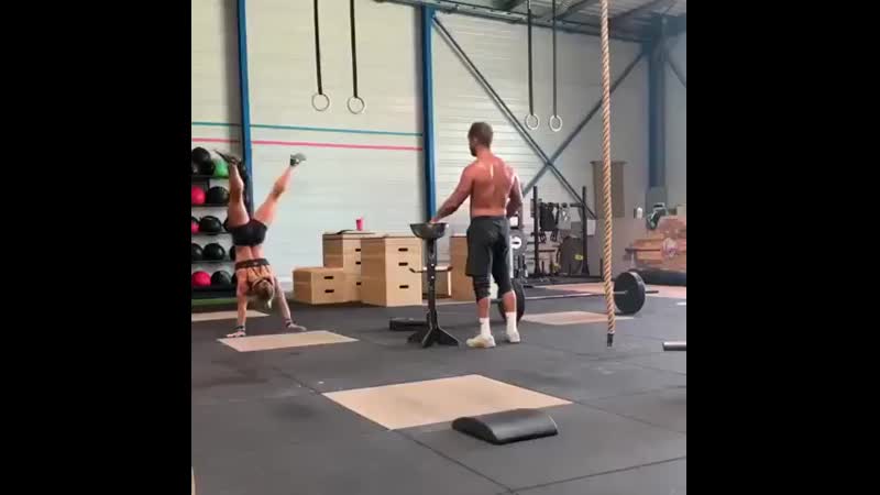 Handstand walk and push ups