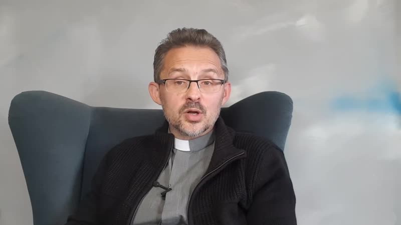 Католический священник фашистов надо гнать и точка